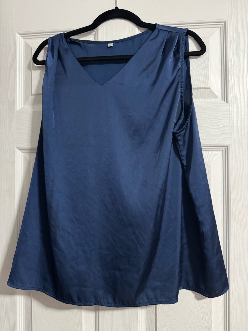Women's Navy Blue Sleeveless V-Neck Flowy Blouse